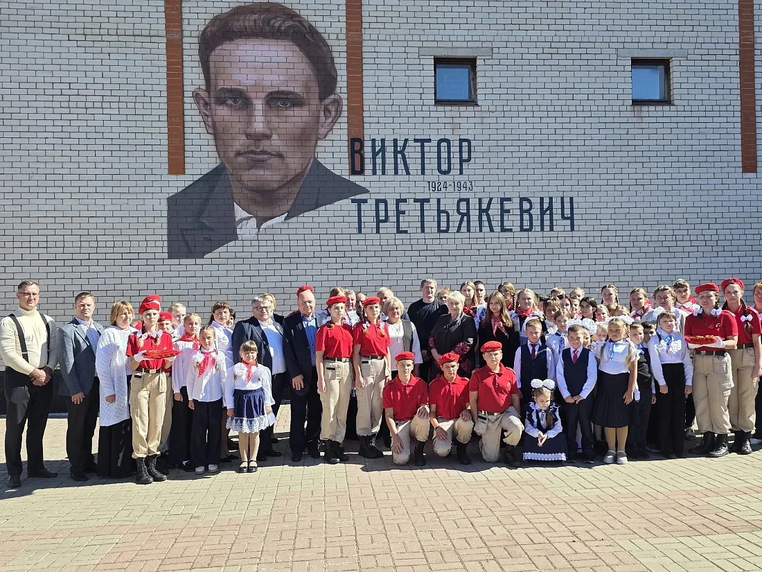 В Горшеченском районе открыли мурал в честь Героя России Виктора Третьякевича В Горшеченском районе открыли мурал в честь Героя России Виктора Третьякевича